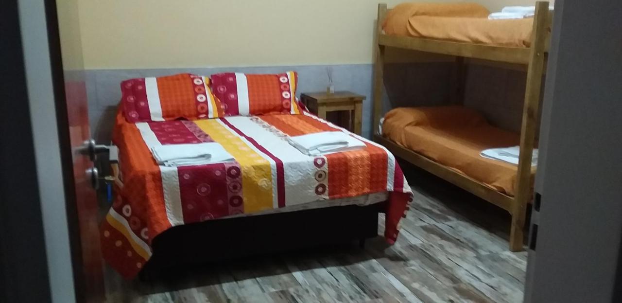Hostel Puerta De Hierro Villa Alsina Ngoại thất bức ảnh